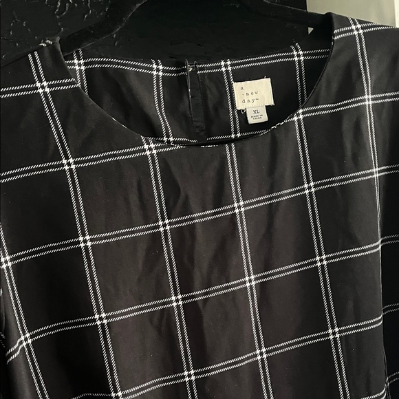 2 dresses - Target Floral Tiered Midi Dress in Black, Yellow & Green - Picture 4 of 6